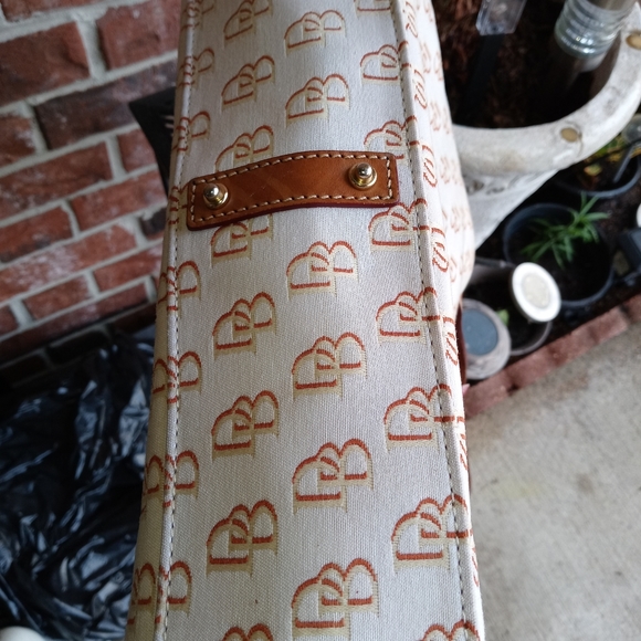 LADIES LARGE HANDBAG BY DOONEY & BOURKE - Picture 4 of 5